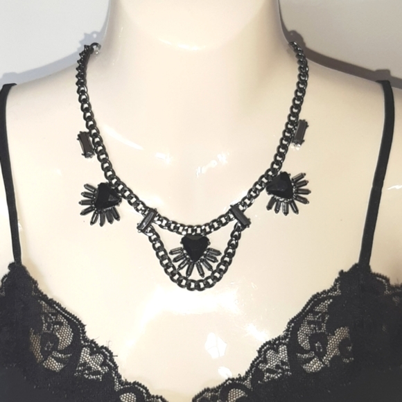 **3/$25** Edgy Necklace - Black & Onyx Like Stone - Gunmetal - Great Condition! - Picture 2 of 3